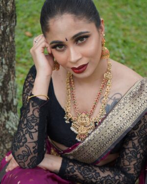 Ashvini Jegathesan Instagram - Wrapped in the rich hues of purple wine, where the drape tells a story of sophistication and style ✨

Talent : @ashviniofficial 
Saree : @aarnasareeboutique 
Accessories : @abi_muhaz & @povenesh_jewellers_palace 
Makeup | Hair | Styling : @ksha.mua 

#singaporemakeupartist#malaysiamakeupartist#sgmakeup#bridalmakeup#kshamakeupstudio#kshamua#bridallengha#bridalaccessories#jbmua#jbmakeupartist#johormua#johormakeupartist