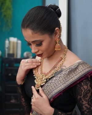 Ashvini Jegathesan Instagram - Wrapped in the rich hues of purple wine, where the drape tells a story of sophistication and style ✨

Talent : @ashviniofficial 
Saree : @aarnasareeboutique 
Accessories : @abi_muhaz & @povenesh_jewellers_palace 
Makeup | Hair | Styling : @ksha.mua 

#singaporemakeupartist#malaysiamakeupartist#sgmakeup#bridalmakeup#kshamakeupstudio#kshamua#bridallengha#bridalaccessories#jbmua#jbmakeupartist#johormua#johormakeupartist