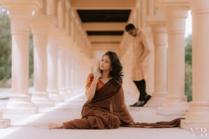 Ashvini Jegathesan Instagram - Yedho Ondru 🤎

Beautifully captured by our incredibly talented photographer @thevenkatbala , and this stunning outfit is from @amisha_tailoring 🤎