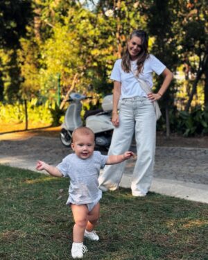 Aslı Enver Instagram - Yürümek de uçmak gibi bi’şey🐥  Toddler - Emotionally unstable pint-sized dictator with the uncanny ability to know exactly how far to push you towards utter insanity before reverting you to a lovable cuddle-monster🪽