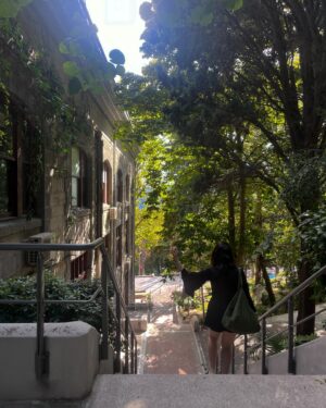Asude Kalebek Instagram - yolculuk varmaktan daha güzel🧚🏻