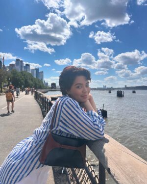 Auli'i Cravalho Instagram - Sun heals all.