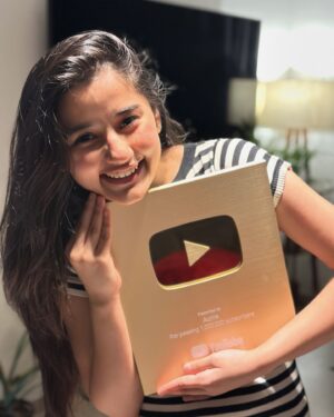 Aurra Bhatnagar Badoni Instagram - We made it 🥹🫶🏻✨ 
Gold gold gold got gold from none other than @youtube I want to take a moment to realise how far we have come today like 1 MILLION SUBSCRIBERS MY GODDD I can’t believe it till I got this beauty n now holding this beauteous in my hands is surreal 🥹 thank u so much it wouldn’t have happened if u guys were not there thank u so much love ya my @youtube fam ❤️✨ n thank u mum the real women behind everything by managing my all social platforms n being my camera man,fashion designer n what not @deeptibhatnagarbadoni <3 🫶🏻✨🥹

~ love Aurra 🤍✨🫶🏻