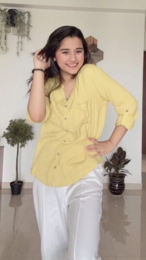 Aurra Bhatnagar Badoni Instagram - Fans demand 💛✨🌼