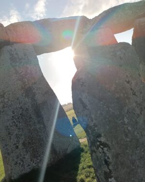 Autumn Reeser Instagram - Stone-d. ꩜ ☾☼

@ameyacohen 
@savestonehenge_whs