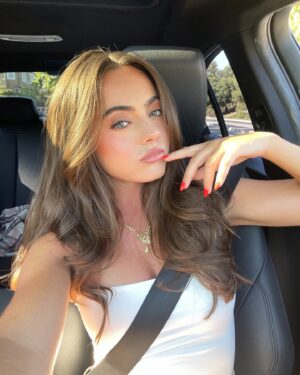 Ava Allan Instagram - I’ll make it easy to choose