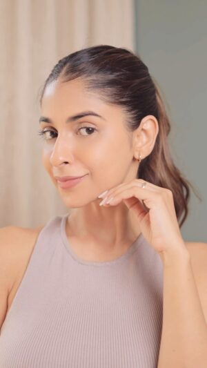 Avantika Hundal Instagram - Achieve smoother, Glossier skin with the Lakmé Lumi Smooth AHA   Face Wash. This foaming cleanser, with 2% Salicylic Acid and Lactic Acid, gently exfoliates to unveil a brighter complexion while smoothing away imperfections. Perfect for oily and acne-prone skin, it’s your go-to solution for a radiant glow✨
@lakmeindia @lakmeskin 

#AD
#Lakmeindia #Lakmeskin
#smoothwithlumi  #exfoliationexplained
