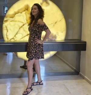 Ayça İnci Instagram - ⭐️💫🌕🌖 Yaptık işte bir şeyler az kaldı hedefe!! 🎯 🌞😉🙈🤭💪🏻 Azim ettik ekipçe hep beraber başarıyoruz Gitti kilolar çok azı kaldı o da benim takıntım yoksa herkes tamam diyor da 😜👊🏻 20 yıl önce giydiğim kot pantolonumu giymeye and içtim 🙏🏻
#nomakeup 
@metinakayemshapeturkiye @metinakayemshape