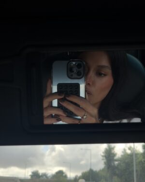 Aylin Engör Instagram - Bu aynanın adını bilen var mı? 🤔 selfie den daha çok hoşuma gitmeye başladı😎