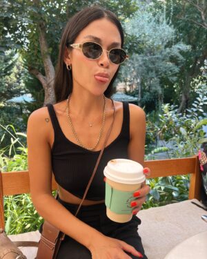 Aylin Engör Instagram - Kahve : 5 dakika sonra her şey yoluna girer 😌☕️