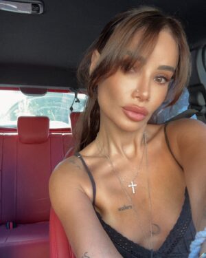 Ayza Anokhina Instagram - Притворяюсь милашкой)