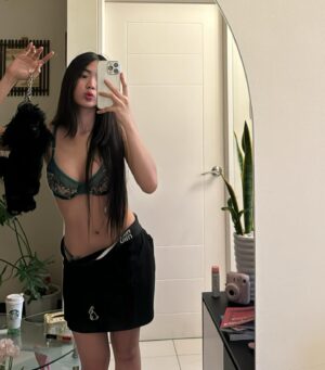 Azi Acosta Instagram - .💋
