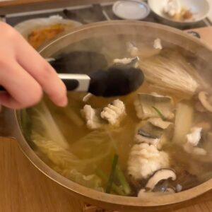 Bae Yoon-jung Instagram - 한식 다이닝 “사색”
오랜만에 동창만나서 맛있는음식 
배터지도록먹고 수다떨고 입과눈이즐거운날👍
역삼동에 한식다이닝 사색 꼭 가보세요!!
프라이빗한룸으로 가족들이랑 친구들식사하기
넘 좋은곳이에요^^ 저녁식사위주로하니까
소중한날 좋은날가보시길 추천드려요❤️
@sasec_seoul 
.
.
#한식다이닝#한정식#사색#대치중#드릅게오래들본다