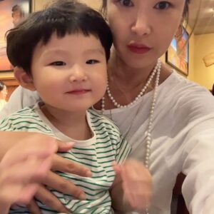 Bae Yoon-jung Instagram - 김포가족 합체❤️
모두다 건강하고 행복만하길🙏