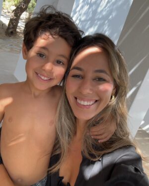 Bárbara Corby Instagram - Dias felizes a três 🙏 #creta #grécia #familytrip

Esta foi mais uma daquelas viagens para o Kiko. Os planos eram escolhidos por ele: praia, piscina, andar de barco, pedalinho, brincar… Não tinha todos os restaurantes marcados, como é habitual, nem visitas a museus ou outras atividades. Por isso, não vos posso dar muita dicas de Creta como costumo fazer, mas posso dizer que é um excelente destino para ir com crianças. Há muitas opções de hotéis, o mar é calminho e a temperatura é agradável, as pessoas são amorosas e a comida… GREGA !😍 O Kiko amou, disse que queria ficar aqui para sempre, por isso a missão foi cumprida!

En. This was another one of those trips for Kiko. He chose the plans: beach, pool, boat rides, paddle boating, playing… There weren't all the usual restaurant reservations or museum visits or other activities. So, I can't give you as many tips about Crete as I usually do, but I can say it’s an excellent destination to go with kids. There are plenty of hotel options, the sea is calm, the temperature is pleasant, the people are lovely, and the food… GREEK! 😍 Kiko loved it, said he wanted to stay here forever, so mission accomplished!

Hotel: @minosbeach_art_hotel
