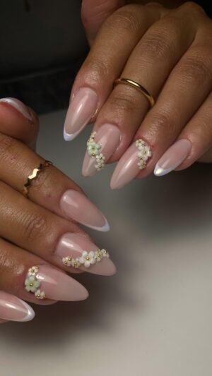 Barbara Lune Instagram - Une jolie french fleurie sur la belle @barbaralune_officiel 🌸
Milles merci pour ta confiance et ta gentillesse🫶🏼

Capsule américaine almond de chez @ongle24officiel 
Vsp Nude naked @ongle24officiel 🫶🏼
Vsp Mont blanc de chez @elya.maje 🤍

#nails #flowersnails #tendancenails #nailsart #nailsartist #frenchnails #effetsirene #naturalnails #nailsnailsnails #nailsofinstagram #almondnails #mediumnails #reelnails #influencers #partenariat #elyamaje #ongle24 #summernails #gelxnails #poseamericaine #prothesisteongulaire #prothesisteongulaire83 #nails83 #suddelafrance #var #lecannetdesmaures #leluc #vidauban #lorgues #lesarcssurargens