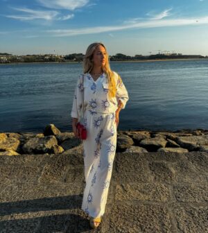 Bárbara Parada Instagram - Hoje😌
Conjunto @shop.joy.pt 🌞
Pub