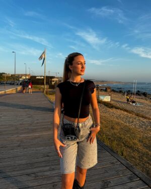 Bárbara Parada Instagram - 🖤🌊