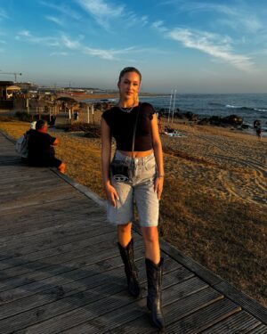 Bárbara Parada Instagram - 🖤🌊
