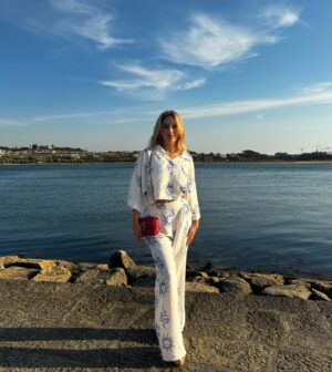 Bárbara Parada Instagram - Hoje😌
Conjunto @shop.joy.pt 🌞
Pub