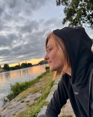 Barbora Jánová Instagram - 🩷 love Y’all. Díky za vás! Děkuju za všechna přání, za vaši důvěru, podporu a lásku.
#vdecnost #narozeniny #35