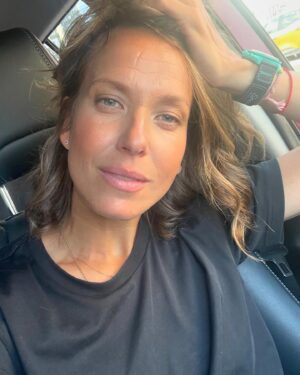 Barbora Strýcová Instagram - One face and two different make up!! 
💄🚴‍♀️😅