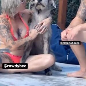 Bec Rawlings Instagram - Excuse me while i sing to my sweet boy Elvis 🥰😂