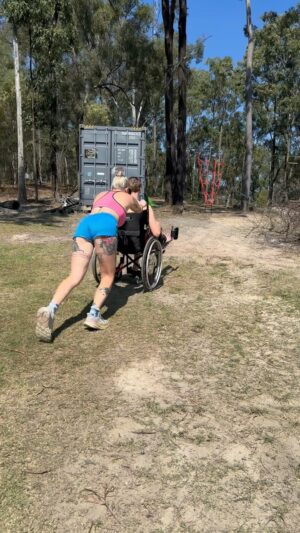 Bec Rawlings Instagram - Off to get some baby goat therapy 🍼 🐐