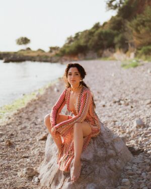 Begüm Akkaya Instagram - Fotoğraf @idilsezgin 
Moda Editörü/Stylist @nihanenn 
Saç&Makyaj @filizsekers 
Prodüksiyon Yöneticisi @tanyagamzee