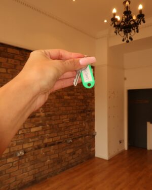 Belle Hassan Instagram - WE FINALLY GOT THE SALON KEYS 😱 

Words cannot even describe how excited I am to be going on this journey with you guys! 
Nervous, excited, happy, overwhelmed and completely petrified 😂😂 

Having my own salon has always been a dream of mine and now it’s becoming a reality this is just the start of what we have planned! 

Make sure you give us all follow to stay updated 🤍 new salon tour coming tomorrow 🤍 

📍17 Montagu terrace, Edinburgh 

#salon #edinburgh #edinburghhair #edinburghmakeupartist