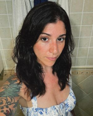 Bely Basarte Instagram - 🌞 días de vivir despacio, de pararse a ver el atardecer, de despertar cuando lo pide el cuerpo y bañarse en la piscina. Días de darse cuenta que, en algún momento, la vida ha vuelto a tener todos los colores.