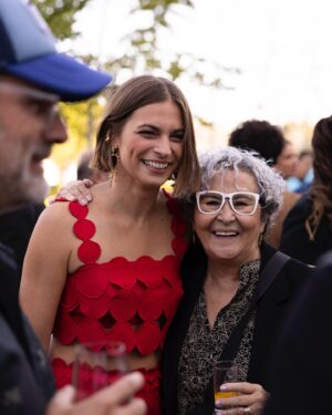 Benedita Pereira Instagram - Dei um saltinho à apresentação da nova temporada da TVI antes do ensaio solidário e adorei rever amigos e colegas com quem tenho tantas histórias e experiências em comum. Sempre com muitas gargalhadas à mistura. 
E, modéstia à parte, também não estava nada feia 😂

@ritaprietoalves_styling
📸 @goncalo_filipe__