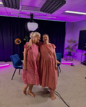 Berenika Kohoutová Instagram - Summer vibez

1. Máme pro vás s mámou podcast!! Takže žádný, že jsem přes prázdniny vůbec nemakala. Už 4.9. bude VENKU❤️
2. Pani po probuzení
3. Babičky a ségry záda a výhled
4. Ségry záda u nás v bazénu
5. Hodování jako vždy s těmadle cácorama
6. O kom asi mluví….?
7. S touhle tetou by šla Lola i do uhelnejch dolů
8. Starý i nový děti
9. Sushi s námi vždy a všude