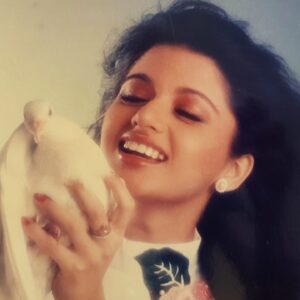 Bhagyashree Instagram - It's been 35 years..... but the love goes on and on. I feel blessed to have been part of a film that is written in history of our film industry.
A pure love story that everyone related to in the characters we played. The audience took home memories, people fell in love, was part of people's first date, first anniversary... a film that got families together, and ofcourse got the theatres started again😇
Thank you Soorajji, thank you Salman  everyone in @rajshrifilms for #MainePyaarKiya 
It is a memory etched in time for me.
The film re releasing today(23rd aug).. im sure will bring back a lot of memories for all of you too.