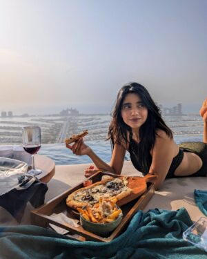 Bhagyashree Limaye Instagram - But first, photos! 😋
.
[sunkissed, food, dubai, love, sunsets]
#teampixel