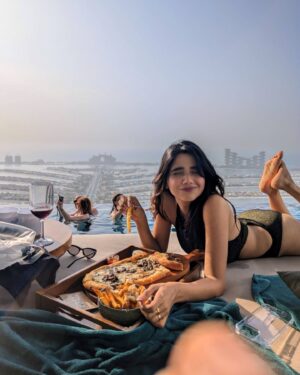 Bhagyashree Limaye Instagram - But first, photos! 😋
.
[sunkissed, food, dubai, love, sunsets]
#teampixel