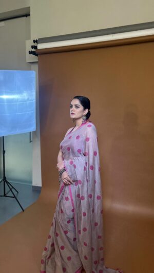 Bhagyashree Mote Instagram - In a few seconds I became myself! Elegant to rowdy!
.
.
.
#memes #funny #quotes #justbeingme #sometimes #humor