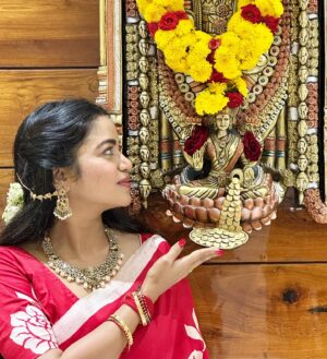 Bhavya Sri Instagram - Happy Varamahalakshmi too you all❤️