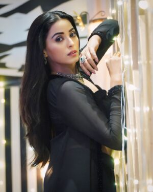 Bhaweeka Chaudhary Instagram - 🖤

📸 @mukul_photography_143