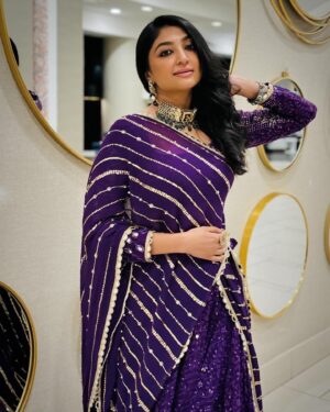 Bhoomi Trivedi Instagram - Thank You New Jersey for all the Love ❤️ 
#NJ #USA #pranavaratri #BhoomiTrivedi 
#Garba #Gujarati 

Outfit by - @sanjanacouture_
Jewellery by - @auraartjewels
Styled by - @style_by_hetaljogi
