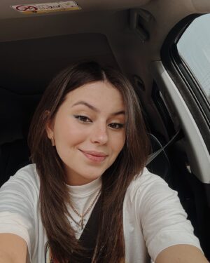 Bia Jordão Instagram - uma selfie, coisa pouco vista por aqui 🤳🏻