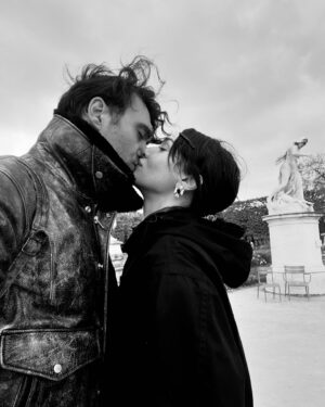 Birce Akalay Instagram - Bugün çok güzel bir gün.
Çok yaşa sevgilim! 
İyi ki doğdun.
Seni çok seviyorum.

🧜🏻‍♀️🪢🧜🏻‍♂️

🪬