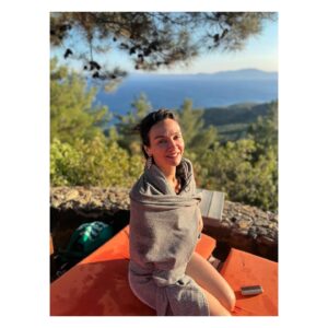 Birce Akalay Instagram - The most blessed summer has begun.

🐚🥂🐦‍🔥🧜🏻‍♀️

& to be continued.

Ps: My home for years. All the employees are my family. I'm glad you're here, let's be together forever.
Thank you all from the bottom of our hearts.
@simurginn 🐾

I love you so much my magic box, my phoenix!
@dilarakarabay 🫀