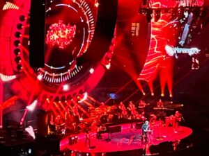 Blanca Lewin Instagram - Yo le habría puesto más color
 #jefflynne #electriclightorchestra #madisonsquaregarden
