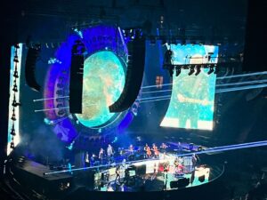 Blanca Lewin Instagram - Yo le habría puesto más color
 #jefflynne #electriclightorchestra #madisonsquaregarden