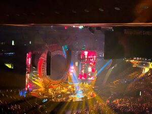 Blanca Lewin Instagram - Yo le habría puesto más color
 #jefflynne #electriclightorchestra #madisonsquaregarden