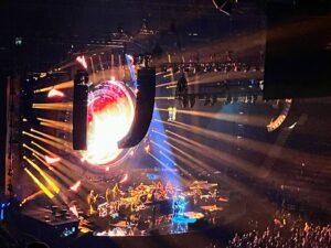 Blanca Lewin Instagram - Yo le habría puesto más color
 #jefflynne #electriclightorchestra #madisonsquaregarden