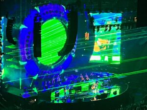 Blanca Lewin Instagram - Yo le habría puesto más color
 #jefflynne #electriclightorchestra #madisonsquaregarden