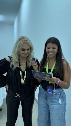 Bonnie Tyler Instagram - No backstage com a lenda dos anos 80, Bonnie Tyler! ❤️