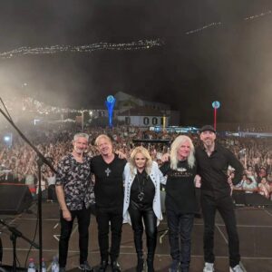 Bonnie Tyler Instagram - Live tonight in beautiful Madeira